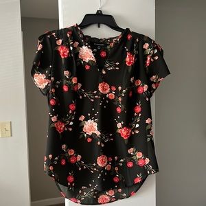 Short sleeve black shirt with flowers